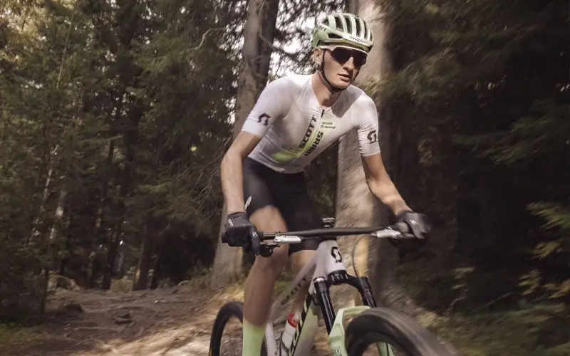 Fabio Püntener con el equipo SCOTT-SRAM